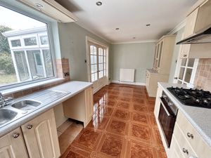 Kitchen/diner- click for photo gallery